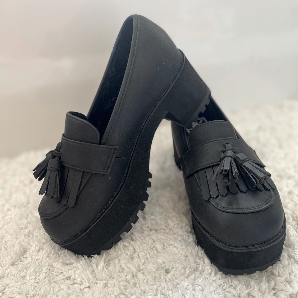 🖤 TUK fringe loafer platform 🖤